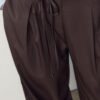 Pantalones fluidos con efecto arrugado y lazo Pantalones fluidos con efecto arrugado y lazo