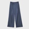 Pantalones fluidos con efecto arrugado y lazo Pantalones fluidos con efecto arrugado y lazo