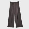 Pantalones fluidos con efecto arrugado y lazo Pantalones fluidos con efecto arrugado y lazo