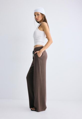 Pantalones fluidos con efecto lino
