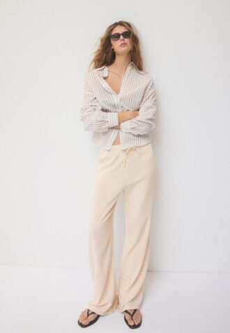 Pantalones fluidos con efecto lino