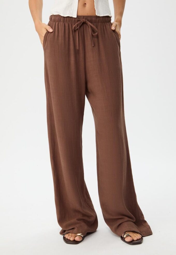Pantalones fluidos con efecto lino Pantalones fluidos con efecto lino