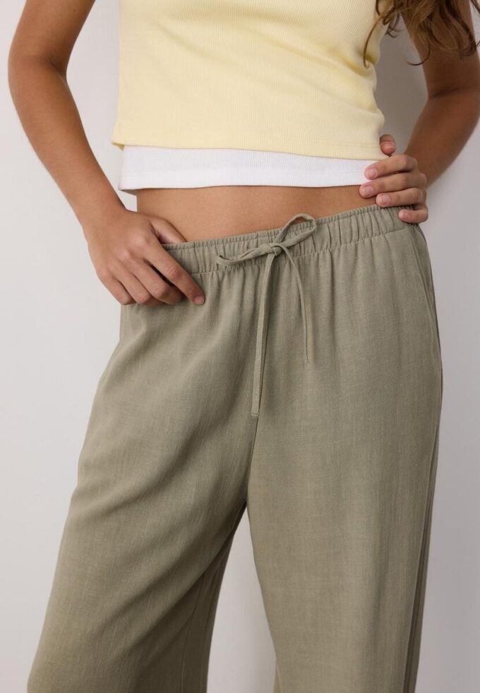 Pantalones fluidos con efecto lino Pantalones fluidos con efecto lino