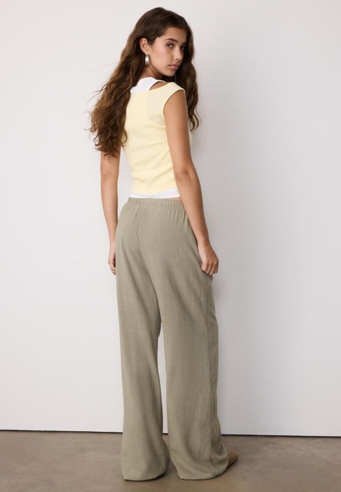 Pantalones fluidos con efecto lino Pantalones fluidos con efecto lino