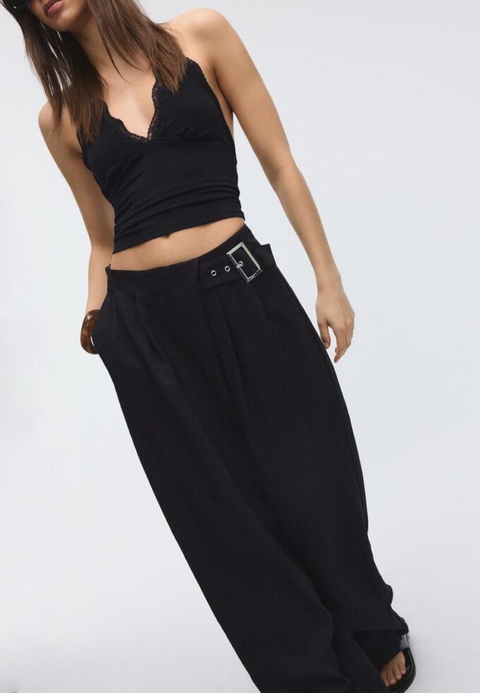 Pantalones fluidos con hebilla Pantalones fluidos con hebilla