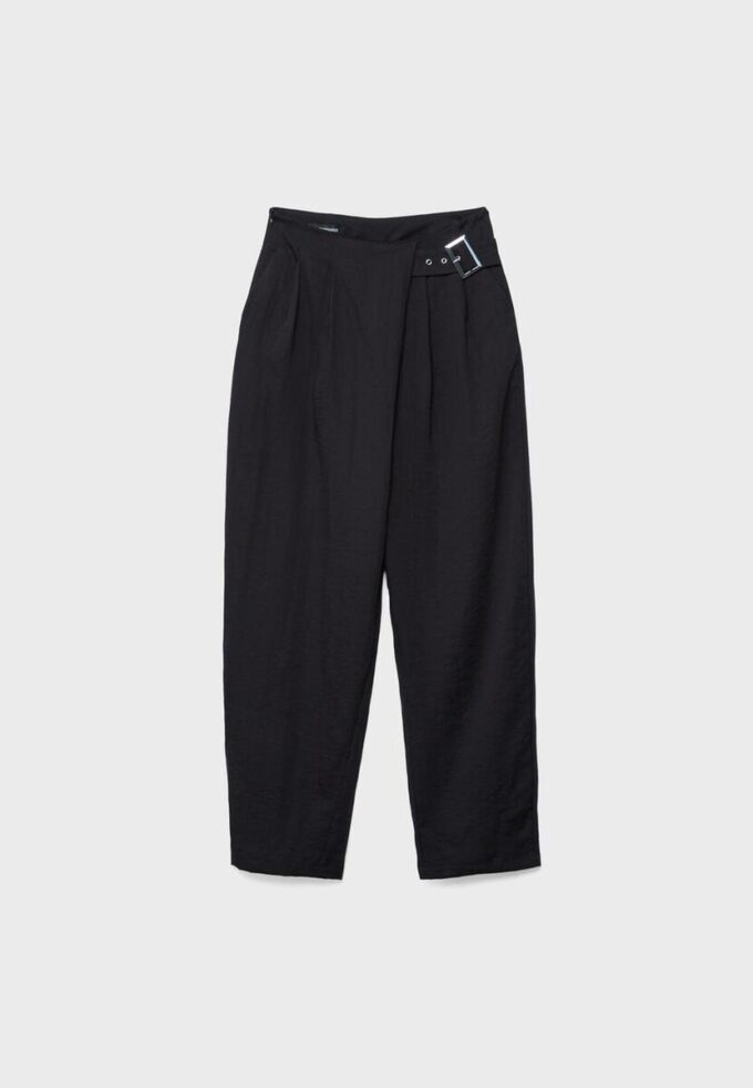 Pantalones fluidos con hebilla Pantalones fluidos con hebilla