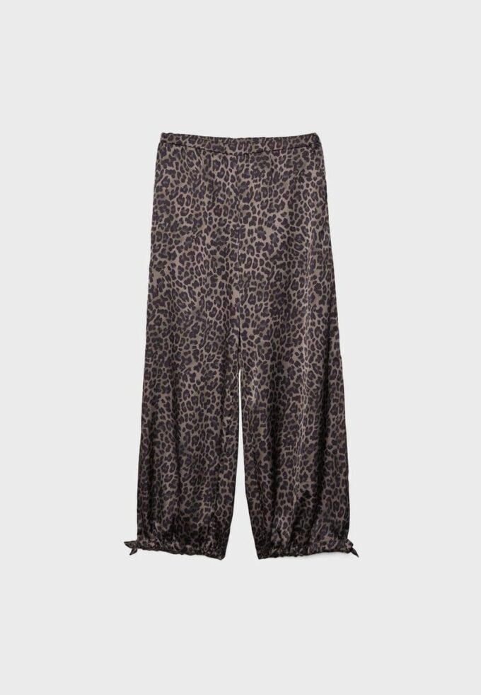 Pantalones fluidos de satén estampados Pantalones fluidos de satén estampados