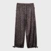 Pantalones fluidos de satén estampados Pantalones fluidos de satén estampados