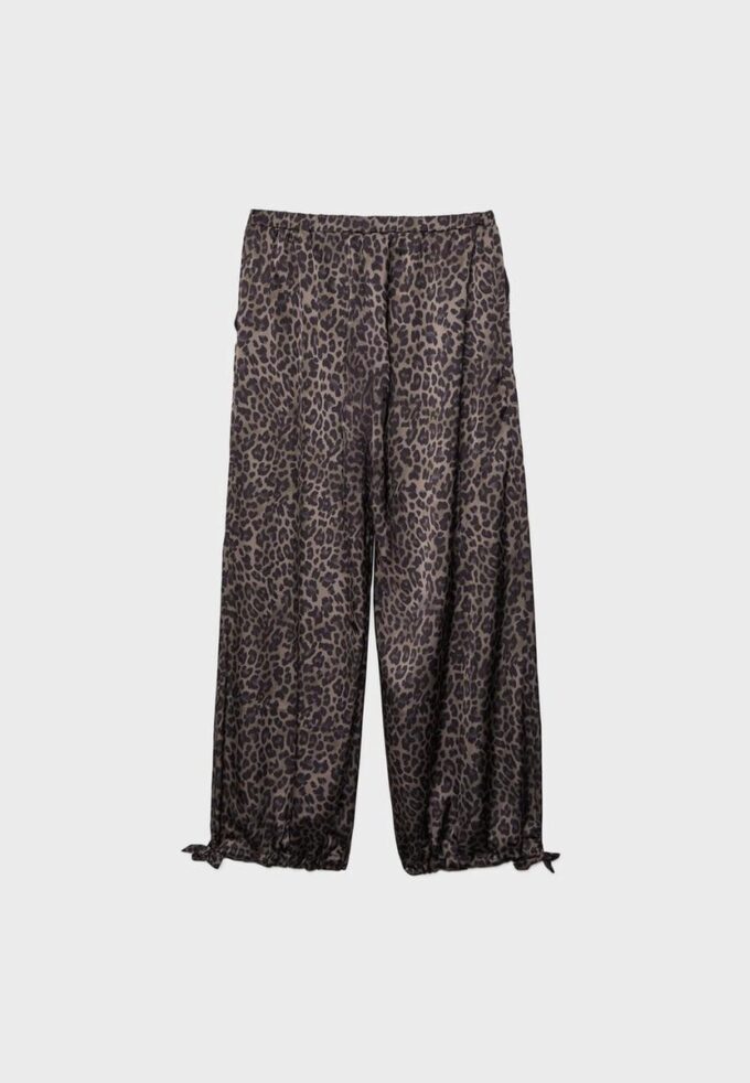 Pantalones fluidos de satén estampados Pantalones fluidos de satén estampados