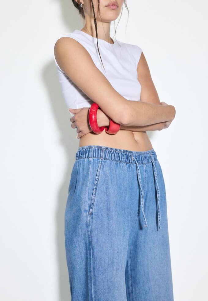 Pantalones holgados de mezclilla con cordón