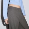 Pantalones holgados elegantes con detalle de costuras Pantalones holgados elegantes con detalle de costuras