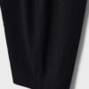 Pantalones holgados elegantes con detalle de costuras Pantalones holgados elegantes con detalle de costuras