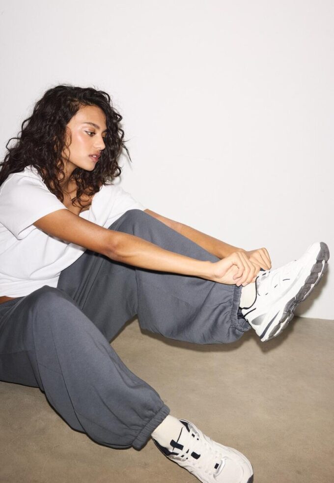 Pantalones jogger con bajo abullonado Pantalones jogger con bajo abullonado