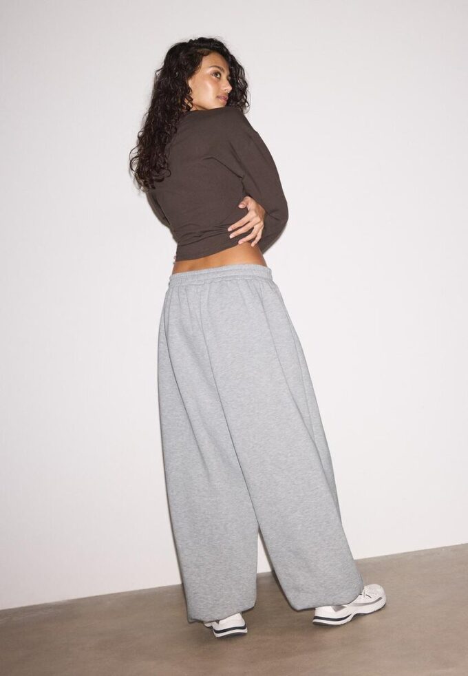 Pantalones jogger con bajo abullonado Pantalones jogger con bajo abullonado