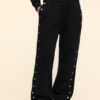 Pantalones jogger con detalles de tachuelas Pantalones jogger con detalles de tachuelas