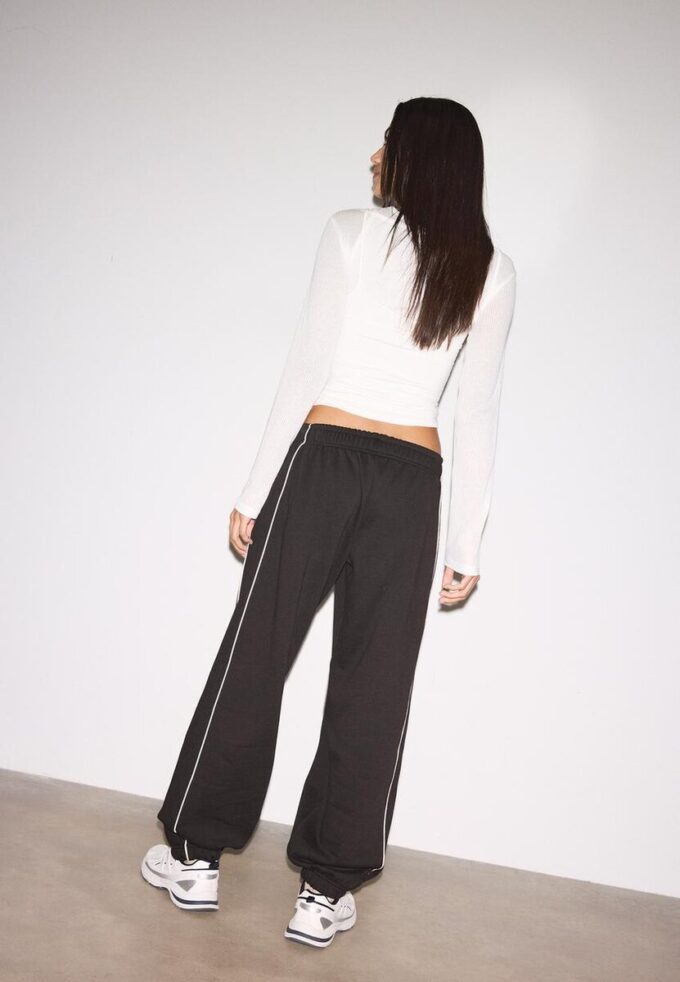 Pantalones jogger con ribete Pantalones jogger con ribete