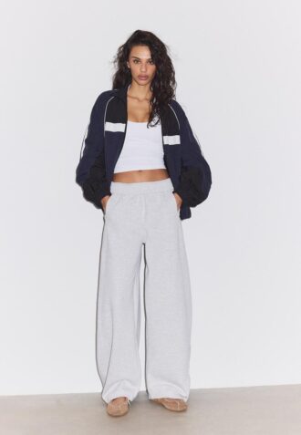 Pantalones jogger de corte acampanado