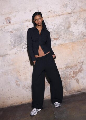 Pantalones jogger de corte acampanado