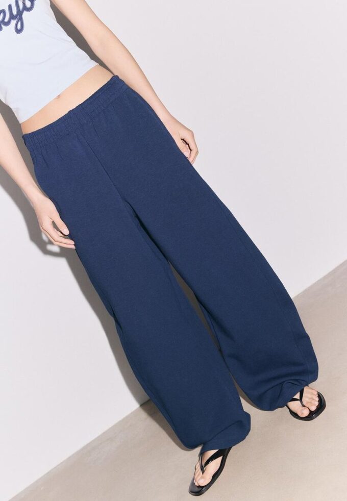 Pantalones jogger de corte acampanado Pantalones jogger de corte acampanado