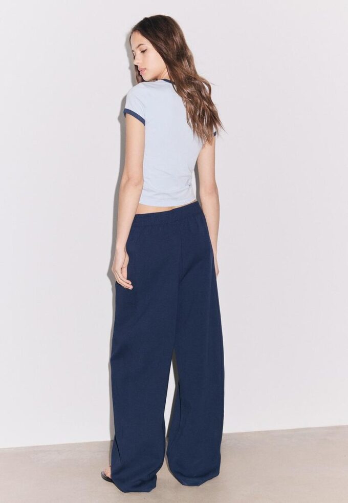 Pantalones jogger de corte acampanado Pantalones jogger de corte acampanado