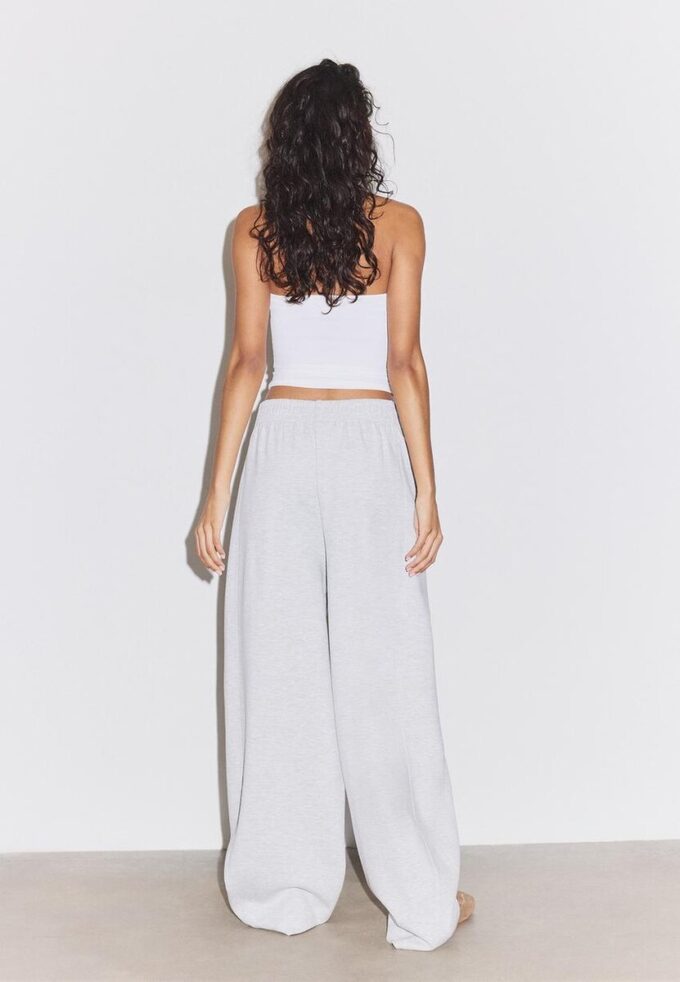 Pantalones jogger de corte acampanado Pantalones jogger de corte acampanado
