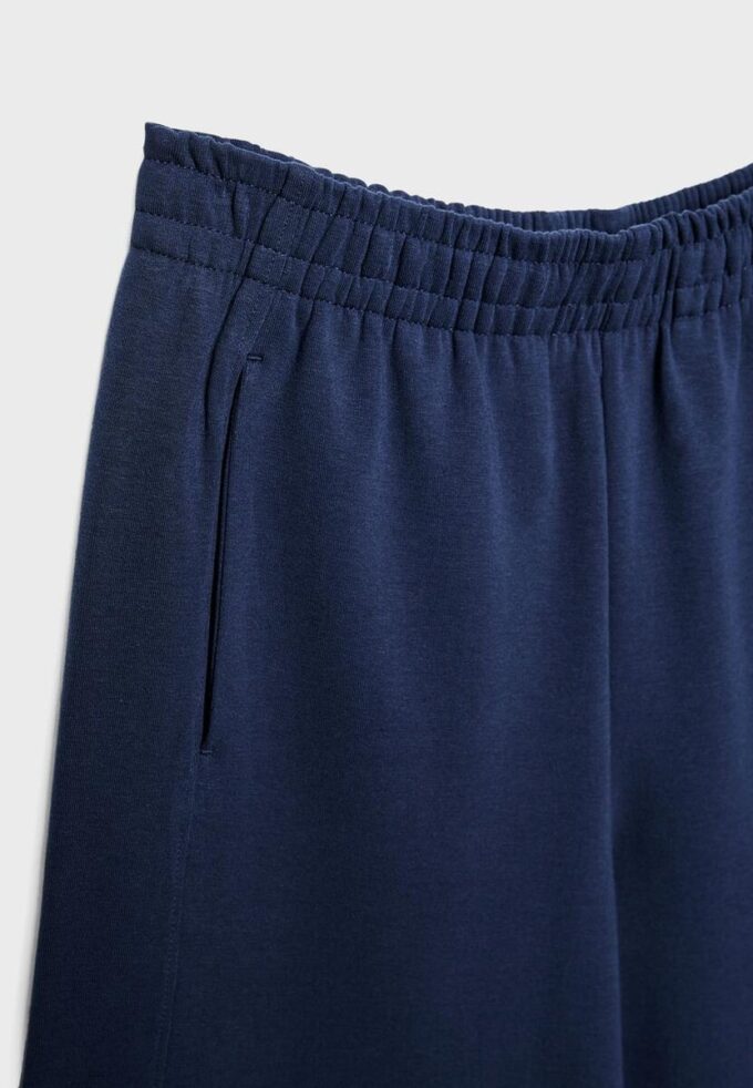 Pantalones jogger de corte acampanado Pantalones jogger de corte acampanado