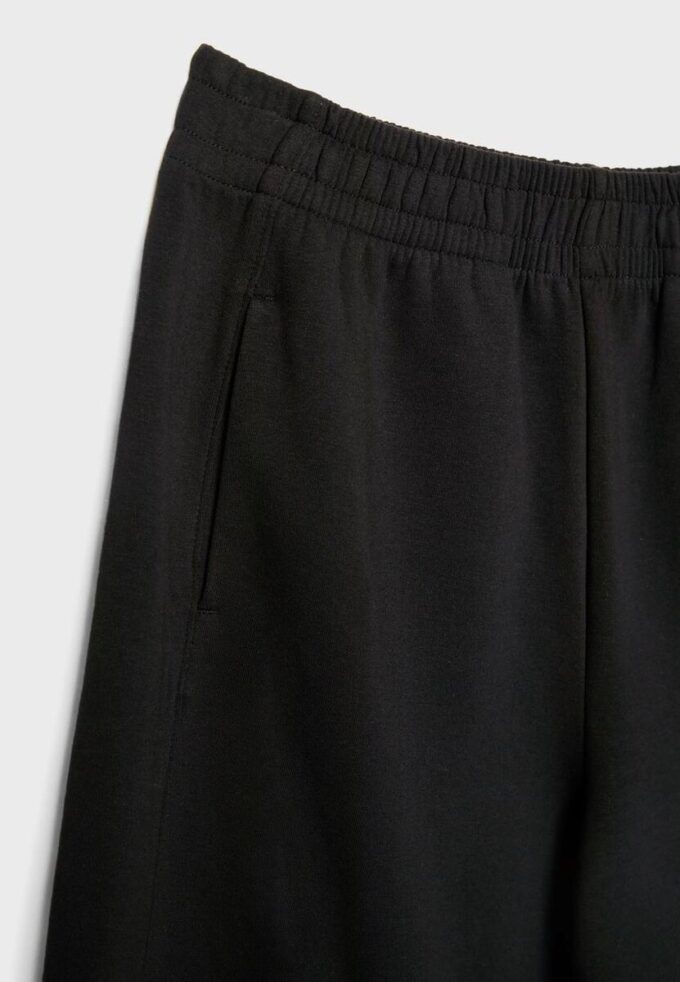 Pantalones jogger de corte acampanado Pantalones jogger de corte acampanado