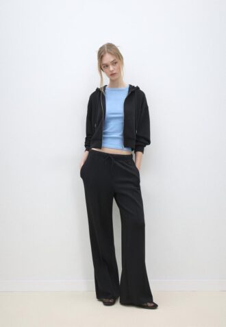 Pantalones jogger de pierna ancha y tacto suave con detalle de costura delantera