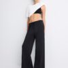 Pantalones jogger de pierna ancha y tacto suave con detalle de costura delantera Pantalones jogger de pierna ancha y tacto suave con detalle de costura delantera