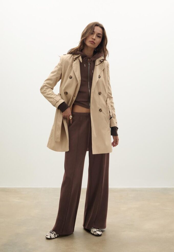 Pantalones jogger de pierna ancha y tacto suave con detalle de costura delantera Pantalones jogger de pierna ancha y tacto suave con detalle de costura delantera