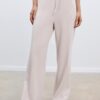 Pantalones jogger de pierna ancha y tacto suave con detalle de costura delantera Pantalones jogger de pierna ancha y tacto suave con detalle de costura delantera