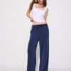 Pantalones jogger de pierna ancha y tacto suave con detalle de costura delantera Pantalones jogger de pierna ancha y tacto suave con detalle de costura delantera