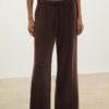 Pantalones jogger de pierna ancha y tacto suave con detalle de costura delantera Pantalones jogger de pierna ancha y tacto suave con detalle de costura delantera