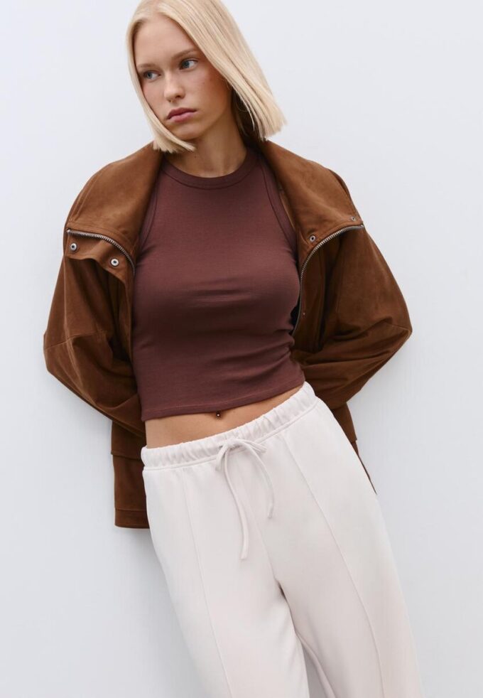 Pantalones jogger de pierna ancha y tacto suave con detalle de costura delantera Pantalones jogger de pierna ancha y tacto suave con detalle de costura delantera