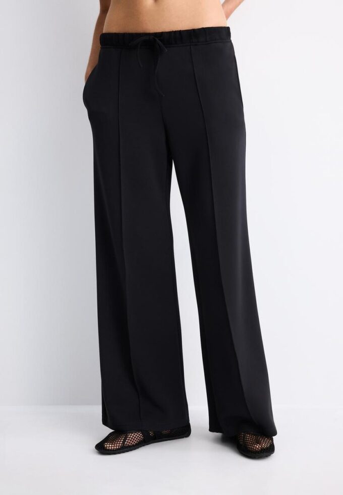 Pantalones jogger de pierna ancha y tacto suave con detalle de costura delantera Pantalones jogger de pierna ancha y tacto suave con detalle de costura delantera
