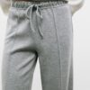 Pantalones jogger de pierna ancha y tacto suave con detalle de costura delantera Pantalones jogger de pierna ancha y tacto suave con detalle de costura delantera