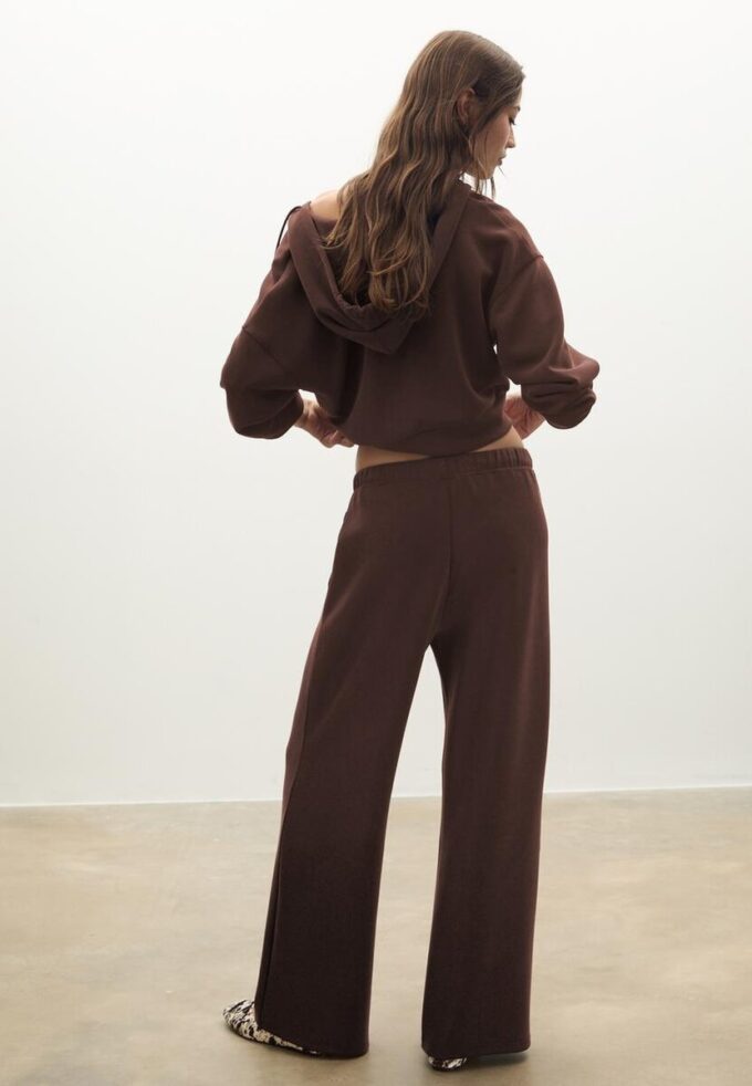 Pantalones jogger de pierna ancha y tacto suave con detalle de costura delantera Pantalones jogger de pierna ancha y tacto suave con detalle de costura delantera