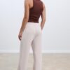 Pantalones jogger de pierna ancha y tacto suave con detalle de costura delantera Pantalones jogger de pierna ancha y tacto suave con detalle de costura delantera