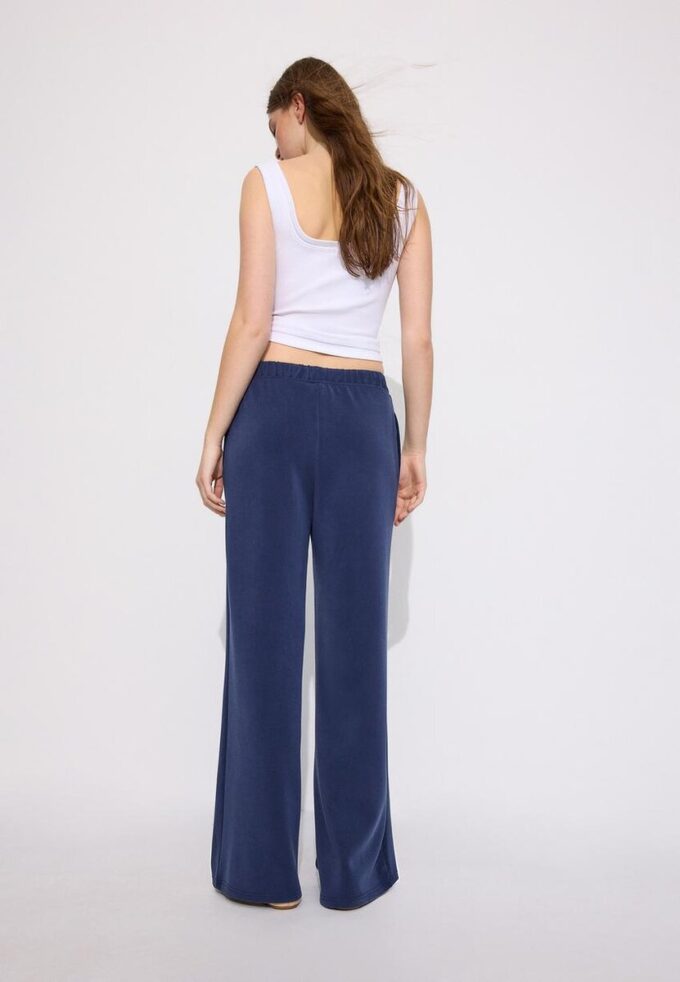 Pantalones jogger de pierna ancha y tacto suave con detalle de costura delantera Pantalones jogger de pierna ancha y tacto suave con detalle de costura delantera