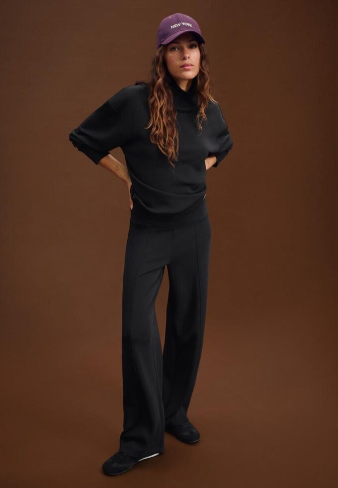 Pantalones jogger de pierna recta de tacto suave con detalle de pinzas Pantalones jogger de pierna recta de tacto suave con detalle de pinzas