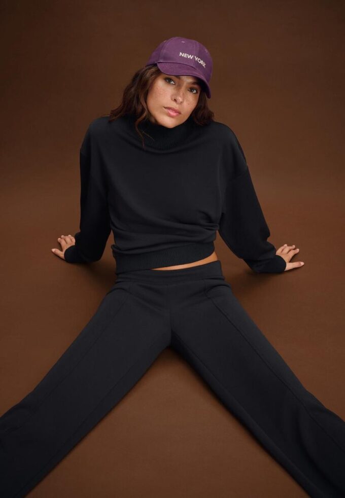Pantalones jogger de pierna recta de tacto suave con detalle de pinzas Pantalones jogger de pierna recta de tacto suave con detalle de pinzas