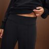 Pantalones jogger de pierna recta de tacto suave con detalle de pinzas Pantalones jogger de pierna recta de tacto suave con detalle de pinzas