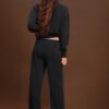 Pantalones jogger de pierna recta de tacto suave con detalle de pinzas Pantalones jogger de pierna recta de tacto suave con detalle de pinzas
