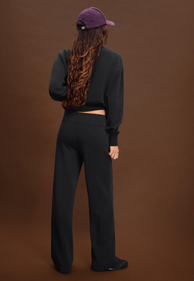 Pantalones jogger de pierna recta de tacto suave con detalle de pinzas Pantalones jogger de pierna recta de tacto suave con detalle de pinzas