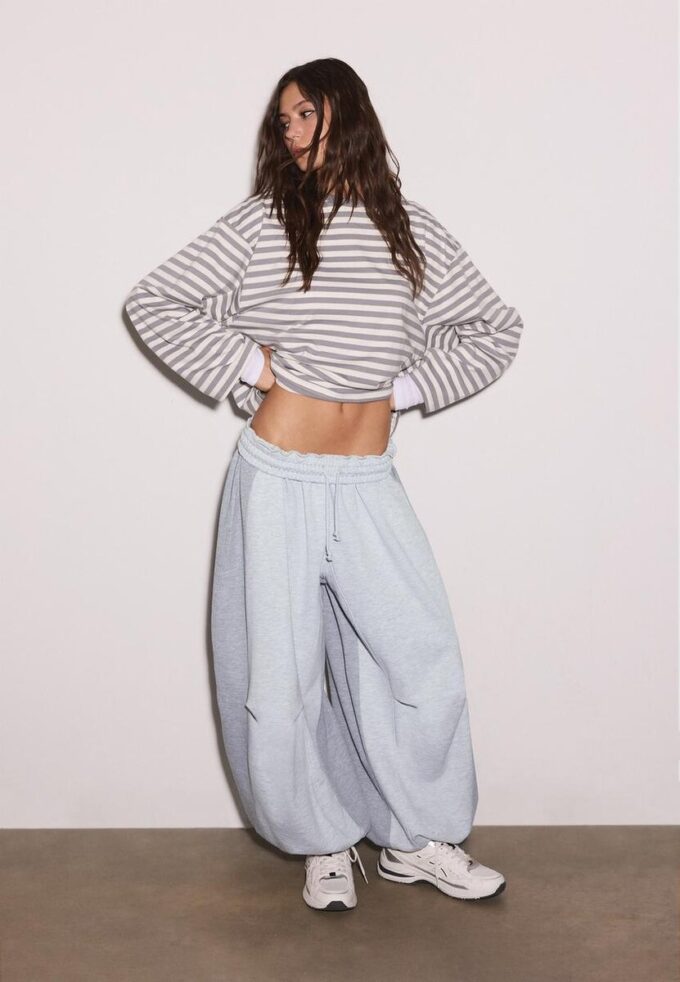 Pantalones jogger tipo globo con topes Pantalones jogger tipo globo con topes