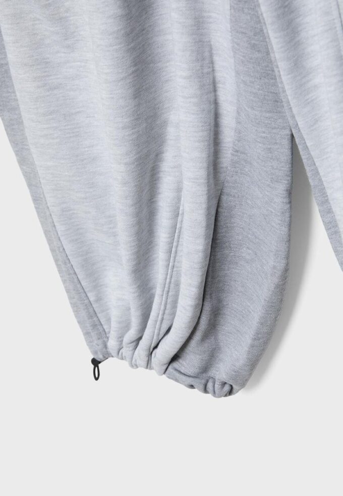Pantalones jogger tipo globo con topes Pantalones jogger tipo globo con topes
