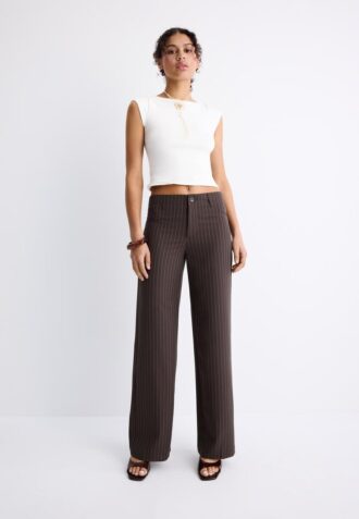 Pantalones rectos de corte ajustado