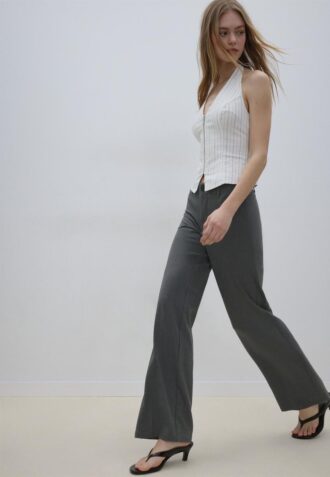 Pantalones rectos de corte ajustado