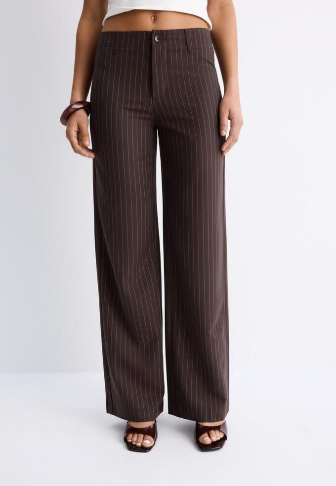 Pantalones rectos de corte ajustado Pantalones rectos de corte ajustado