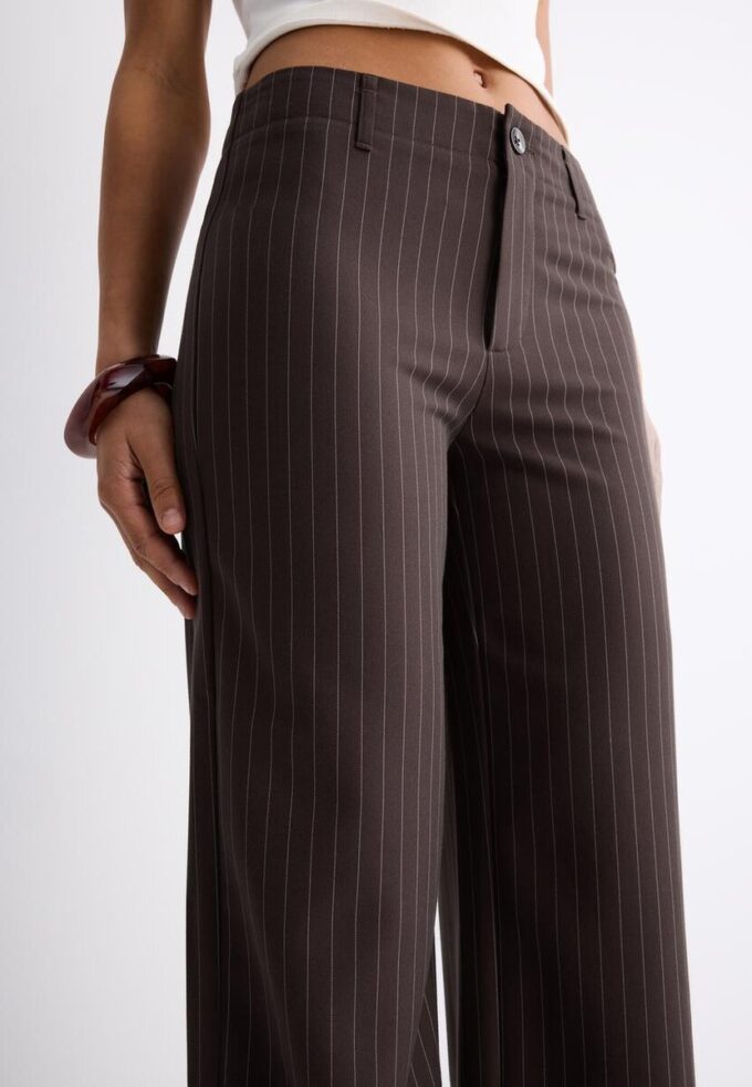 Pantalones rectos de corte ajustado Pantalones rectos de corte ajustado